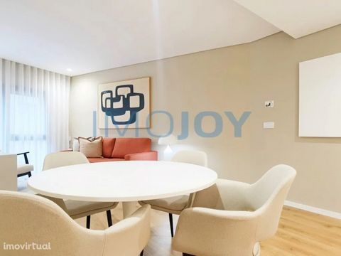 2 bedroom apartment with large living room, equipped kitchen, two bedrooms, and a common bathroom. It also has a parking space Contemporary design building with 20 T1 and T2 apartments spread over 5 floors, with parking space for T2 apartments. Each ...