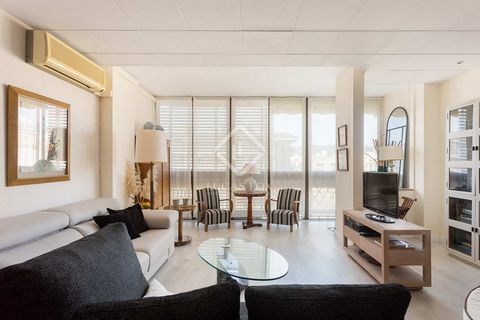 This excellent 105 m² property is located on the 8th floor of a well-maintained building with a concierge service, close to Plaza Francesc Macia, just on the border between Eixample Left and Les Corts. The layout of the apartment is very practical, w...