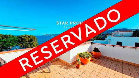 STAR PROP ist stolz darauf, diese beeindruckende Immobilie in Llançà präsentieren zu können, direkt gegenüber dem Strand von Grifeu gelegen. Dieses Penthouse mit Terrasse und Meerblick ist das perfekte Zuhause für diejenigen, die Privatsphäre und Kom...