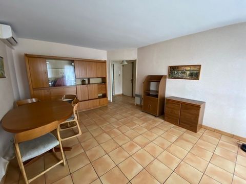 IN A SENIORS' RESIDENCE Beautiful apartment with three main rooms, double living room facing south, the master bedroom is ideally located to the north and quiet overlooking the garden. Entrance with cupboard, living room on balcony, shower room, poss...