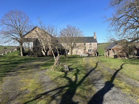 Come and discover this renovated stone farmhouse, with terrace and veranda, benefiting from a south-facing orientation, quiet, with no close neighbors, in the beautiful Aveyron countryside, less than 10 km from all services and shops and halfway -dis...