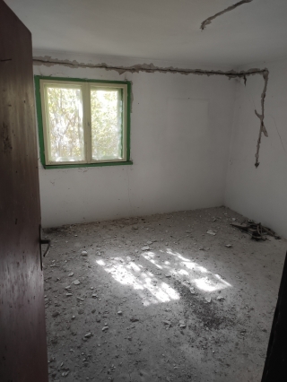 Price: €6.000,00 District: Vratsa Category: House Area: 82 sq.m. Plot Size: 1149 sq.m. Bedrooms: 1 Bathrooms: 1 Location: Countryside Villa with plot of land situated in a forest area near the City of Vratsa, Bulgaria. The property had been empty for...