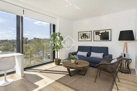 In a truly magnificent location on Passeig de Joan de Borbó, next to One Ocean Club, we find this immaculate, brand new apartment for rent, created in 2018. It is situated within a new building with a stylish entrance and a lift. The apartment measur...