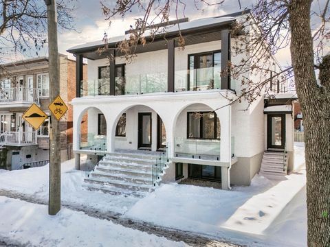 Wonderful property straight out of the finest architecture and design magazines. This property is located in one of the most beautiful areas of Rosemont, within walking distance of all amenities. This stunning multi-level house offers an entrance hal...