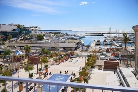 A stone's throw from the beach.... a great investment.Ideally located in the heart of the city center of Cannes, on the coveted pedestrian street Félix Faure, facing the Old Port and the Palais des Festivals.Superb 3-Bedroom apartment of 106 m2, comp...