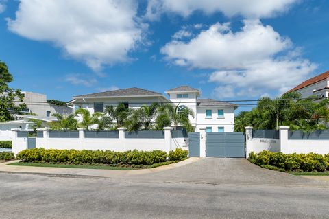 Located in Lower Carlton. Located in a prime beachfront location, this magnificent property is the perfect balance between luxury and comfort. Blue Oyster has five generously sized bedrooms and five modern bathrooms. Boasting sleek finishes throughou...