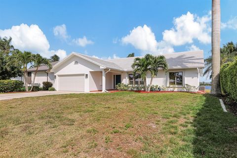 Neat and clean home with wide riverfront views situated in Lighthouse Point community of Palm City, Florida. Featuring eastern exposure for spectacular sunrises a split bedroom floor plan, 2 car garage, county water and sewer, and room for a pool in ...