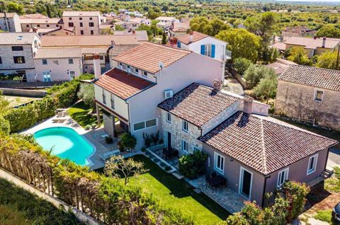 A luxurious Istrian villa with 5 apartments, 7 bedrooms, 6 bathrooms and a swimming pool is for sale in Bale. Ideal for a mini-hotel. There is also summer kitchen, sunbathing area and parking lot. The first apartment extends over two floors and has 6...