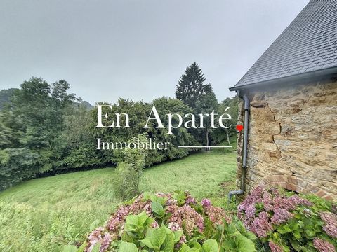 The En Aparté agency offers for sale, a building in local stone overlooking the countryside and in the immediate vicinity of the city center. Possibility of transformation into a house for a living area of about 120m2 with possibility of extension, e...