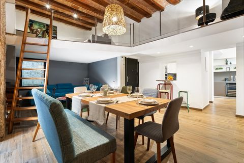 PLAZA REAL. Are you looking for an apartment that can comfortably accommodate up to 8 people? Live and enjoy Barcelona in this elegant apartment located 50 meters from the Plaza Real. Fully renovated with top quality materials, it offers: • A large d...