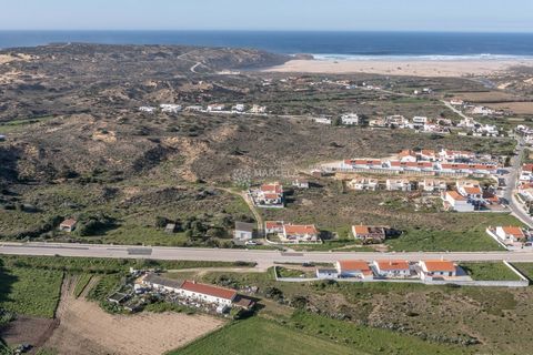 Located in Aljezur. A unique opportunity to develop a Surf Centre with restaurant, small business and community facilities on a strip of land located on the main road leading to the popular village of Carrapateira and a short distance from the beach....