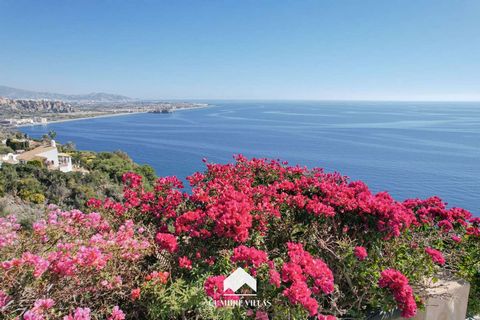 This south facing villa offers wonderful views to the pretty town of Salobreña and the sea. The property is divided into the main house, built on one level, 2 independent guest apartments and a garage. The main house has 2 bedrooms, 1 bathroom and a ...