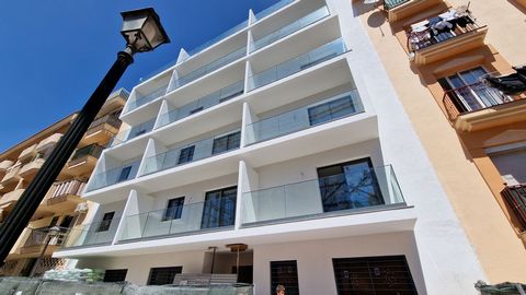 Fuengirola center, Costa del Sol- INVESTMENT OPPORTUNITY, 18 brand new apartments (completed in October 2023) A total of 39 bedrooms and 34 bathrooms) for sale as a package. 18 parking spaces included in the price. INVESTMENT OPTIONS: AT THIS MOMENT ...