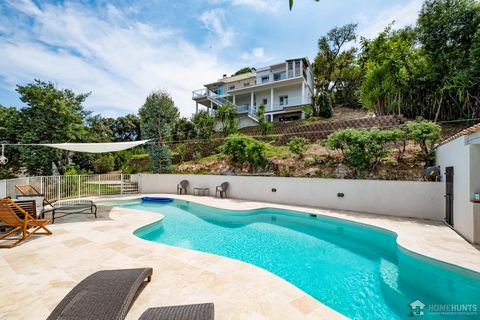 Magnificent contemporary Californian-style villa of around 260 m2 with 3 bedrooms, benefiting from full sunshine and offering 270-degree panoramic sea views over the Esterel Massif, the Bay of Cannes and the Lerins Islands. On a sloping plot of aroun...