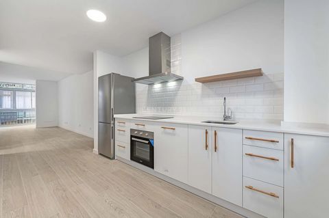 This lovely newly refurbished appartment is strategically located on the second line of Estepona's beach. Situated on the first floor, it is accessible via stairs and offers a generous 119 square metres of living space, providing ample and comfortabl...