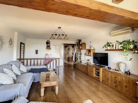 Duplex penthouse for sale in the Montemar area, Torremolinos. House with 3 bedrooms, terrace, living room, hallway, kitchen, bathroom and parking with common areas, garden and pool. This 112 square meter property is distributed over 2 floors. On the ...