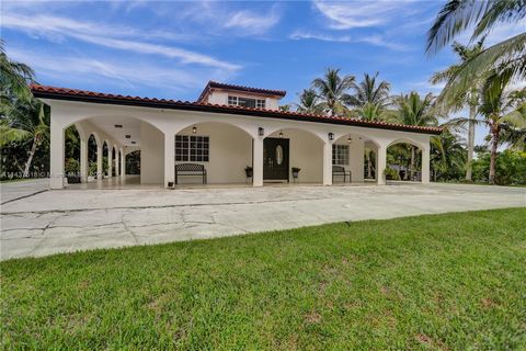 Very nice 3 bed/2 bath 1800 sf Mediterranean home on rarely available 3.41 acre gated and fenced private compound in very exclusive Sunshine Ranches on of the highest elevations in area. Area is transforming in to multi million dollar properties in o...