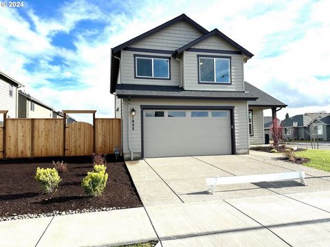 Gorgeous Premium Corner Lot move-in-ready new construction home w/fully landscaped front, back & side yards + sprinklers. Fenced back & side yards. $10K SUMMER Special to use on upgrades & closing costs. 1533 sq ft - 2 level 3 bed/2.5 bath home w/spa...