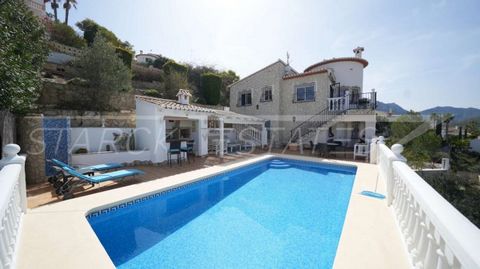 Welcome to your new retreat in Monte Solana, Pedreguer! This attractive villa on a spacious plot of 776 m2 offers breathtaking open views of the coast and the sea. With a living area of approximately 105 m2, this house spans two floors and provides t...