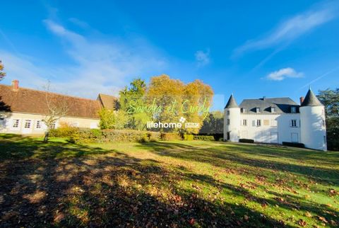 In a green setting, come and discover this magnificent castle just 10 minutes from Châteauroux. Ideally located, quiet and close to all shops and motorway, let yourself be carried away by this house dating from the sixteenth century and in perfect co...