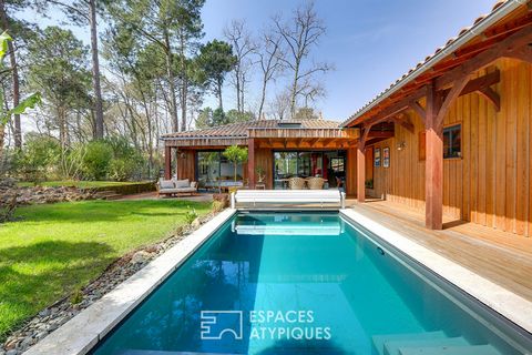 This contemporary wood-frame villa, with swimming pool and Nordic bath has a living area of 147 m2 on a landscaped garden of 850 m2. Eco-responsible, it is located less than twenty kilometres from the Arcachon basin. Perfectly integrated into its nat...