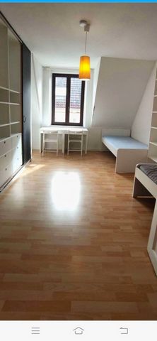 Nice room in a quiet part of Munich, location is close to Isar river and German Museum. The flat has one bathroom, one kitchen, one WC. One Student live in the flat now. 18m² room in shared flat for 2 people Apartment size: 75m² Shared flat for 2 ( 1...