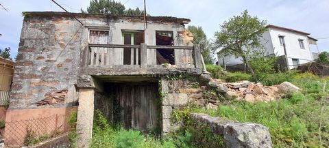 House for complete restoration, in a state of ruin, located in Samonde, parish of Santa Marta de Portuzelo, Viana do Castelo, with a total land area of 1006m2 and a private area of 59m2. This property is walled, enjoys fantastic sun exposure and offe...