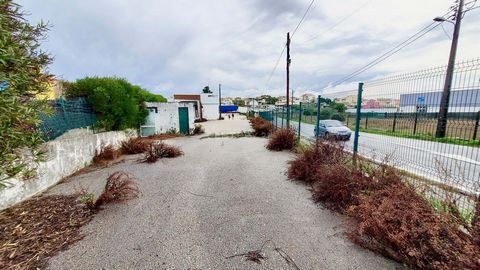 Excellent opportunity for a warehouse, logistical complex or residential, given its urban building permit. Lot size of 2760m2. Ample view of the Sintra mountains and Pena Palace. Wide front with great possibilities for parking and maneuvering of heav...