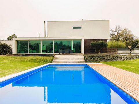 Spectacular detached T6 villa with swimming pool in Lemede, Cantanhede. Located on a 2260m2 plot, this house has a gross construction area of ​​525m2. On the ground floor there is a kitchen, living room with stove, guest bathroom, office space, 2 bed...