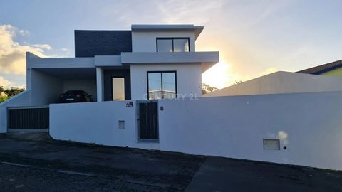 3 bedroom villa with open kitchen and living room. Led lighting with Home automation, PVC flooring, 3 equipped toilets + 1 outside, 3 bed rooms all with built-in wardrobes, one with Open Closet. Bathroom with crockery and hanging furniture. 1 Outdoor...