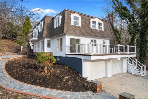Welcome To This Sun Drenched, Unique Renovated Property In The Sought After Village Of Nissequogue. Boasting Contemporary Charm And Sophistication This 4 Bedrooms, 3.5 Baths, New Stainless Steel Appliances, Chef's Kitchen, New Floors Throughout And A...