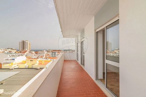 Excellent investment in Monte Gordo Beach Apartment with sea view, 400m from the beach of Monte Gordo and with a large balcony facing east. The house has two bedrooms, one of them with a small wardrobe, and a bathroom with a window. The bedrooms and ...