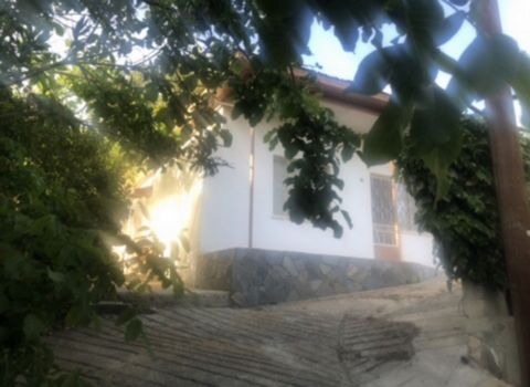 Located in Limassol. One bedroom house in 330m2 land in a peacefull area of Pano Platres .The house its in a good condition. Can be extended if renovated.