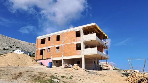 Location: Zadarska županija, Pag, Pag. PAG, TOWN OF PAG - Apartment 200m from the sea, S2 Apartment for sale in the town of Pag, only 200m from the sea. The apartment contains 67 m2, is located on the first floor of the building and has a wonderful v...