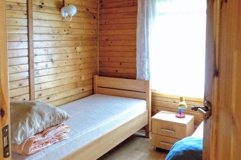 Wij nodigen u uit om uw vakantie door te brengen in een volledig uitgerust zomerhuis in Kopalino, op minder dan 2 km van de zee. Wij bieden u een grote tv-woonkamer met een prachtige open haard, drie slaapkamers (2, 3, 3), twee badkamers, een kamer m...