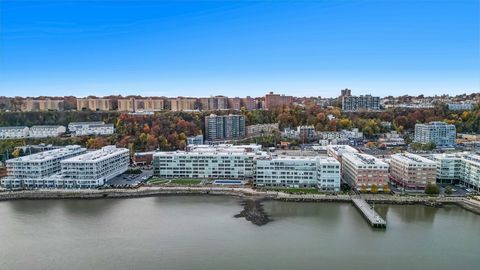 Welcome to a 2 bedroom home at the most luxurious, loft-style boutique Pearl Condominium. This 2 bedroom 2 bathroom has unobstructed views of the NYC skyline. As you enter the unit, the NYC skyline is in your immediate view,. Ceiling height in part o...