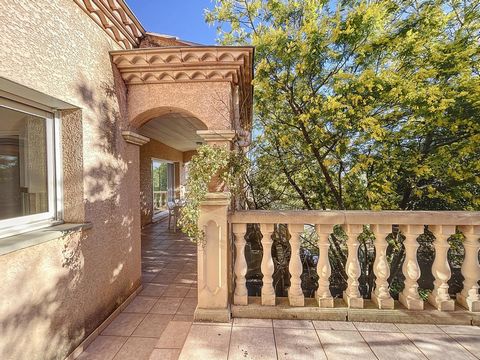 Located in Vailhauquès, this charming house of 140 m² of living space built in 1998 on a fenced plot of 1004 m² benefits from an ideal, quiet location in a sought-after residential area. Its architecture and size make it a welcoming and pleasant plac...