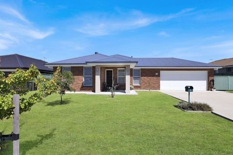 Welcome to 8 Lew Avenue, a beautifully presented five bedroom family home located in the highly sought after pocket of Eglinton. This modern home boasts a spacious floor plan, offering ample space for the whole family to enjoy. The main bedroom, comp...