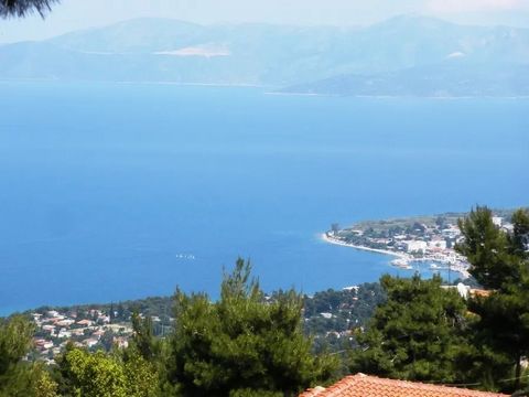 Beautiful house within the village of Kalamos, with breathtaking views of the Gulf of Euboea and the island just in front. Only 45 min driving from Athens airport. The property is ideal for permanent or holiday home or for investment. It is a house t...