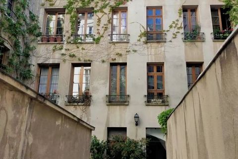 Rue Saint Louis en l'Ile. This 77 sqm apartment on the second floor of a peaceful period building comprises a living/reception room, a kitchen, two bedrooms, a shower room with a wc, and a separate wc. With a basement cellar. The apartment is rented ...