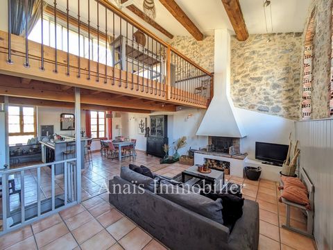Located in the heart of the picturesque old centre of Gruissan, this village house is brimming with charm! With a living area of approximately 172 m2, it offers an intimate courtyard on the ground floor and a very attractive Tropezian terrace on the ...