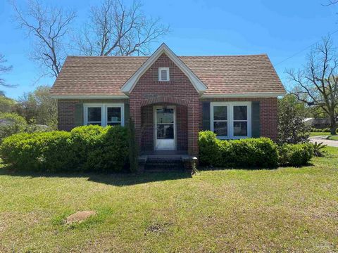 Great value 4-sided brick ranch style dream home. Property features include 2 car attached carport, hardwood floors, brick fireplace, well appointed kitchen with tile floors and pantry cabinet, bath w/ double sinks, tub/shower combo and tile floors, ...