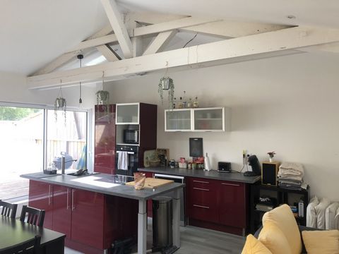 EXCLUSIVITY- Mascaret immobilier offers you in the town of LORMONT park sector of L' Hermitage, 4-room house, completely renovated. This accommodation consists on the ground floor of an entrance, a laundry room, on the first floor, three bedrooms inc...