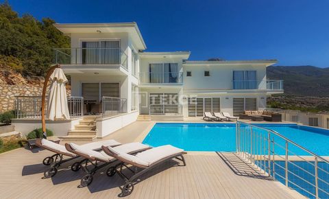 Triplex Villa with Pool in Fethiye Intertwined with Nature in Tranquil Area Fethiye offers serene village life in its valleys and lively beaches, coves, and nightlife along the coast making it one of Muğla's most precious districts. Covering approxim...