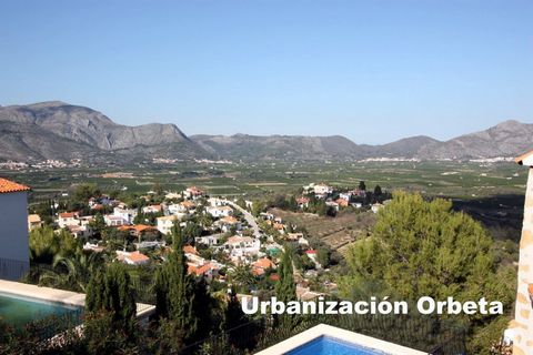 Baugrundstück von 600 m2 in der Urbanisation von Orbeta Orba Alicante Costa Blanca Auf diesem Grundstück ist es möglich ein Haus von 150 m2 auf zwei Etagen zu bauen Das Grundstück hat eine fantastische Aussicht auf das Tal und die Berge Nur ein paar ...