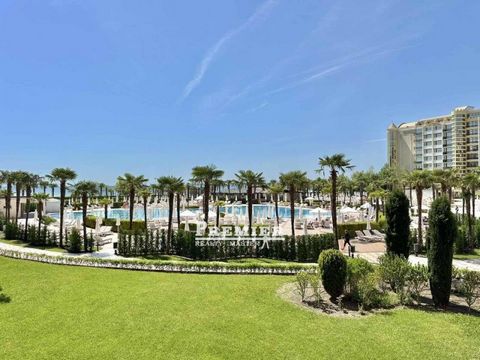 Appartement d’une chambre avec vue directe sur la mer et piscine en première ligne dans un complexe de luxe à Sunny Beach. L’appartement dispose d’une chambre lumineuse, accès au balcon depuis le salon et la chambre, situé au 2ème étage élevé, superf...