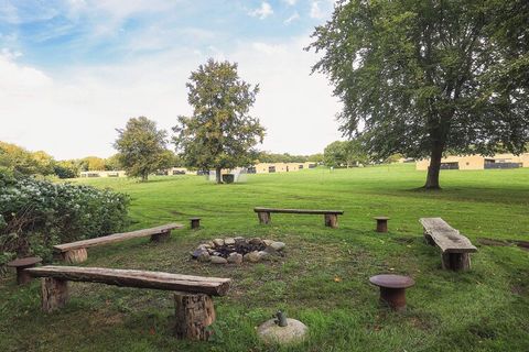 Boendet ligger i de natursköna omgivningarna i Hindsgavls naturreservat och erbjuder en fridfull tillflyktsort med direkt tillgång till både vatten och skog. Gästerna kan välja mellan en rad semesterhus med varierande kapacitet: från lägenheter för 2...