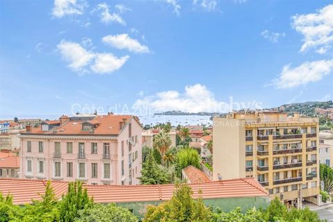 Ontdek uw mediterrane droomlevensstijl in dit prachtige penthouse met 3 slaapkamers, genesteld in het hart van het prestigieuze Beaulieu-sur-Mer. Dit uitzonderlijke pand biedt een unieke kans om te verblijven op een van de meest gewilde locaties van ...