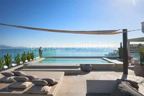 Erleben Sie das Leben in einer Villa am Wasser auf den Höhen der Côte d'Azur Außergewöhnliches 7-Zimmer-Penthouse - 260 qm - 400 qm Terrasse - Atemberaubende Aussicht Eingebettet zwischen Monaco und Saint-Tropez bietet dieses prestigeträchtige Triple...