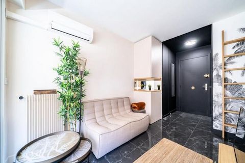 Ce charmant studio récemment rénové est situé au cœur de Cannes, offrant un refuge élégant et confortable pouvant accueillir jusqu'à 4 personnes. L'appartement est équipé d'équipements modernes et dispose de deux lits doubles superposés, ce qui le re...